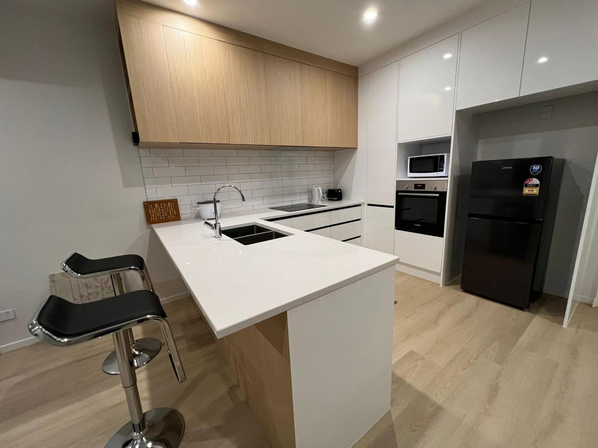 Central Modern 3-Bedroom,3- Bathroom House With Patio And Carpark- Lower Hutt City Centre 외부 사진