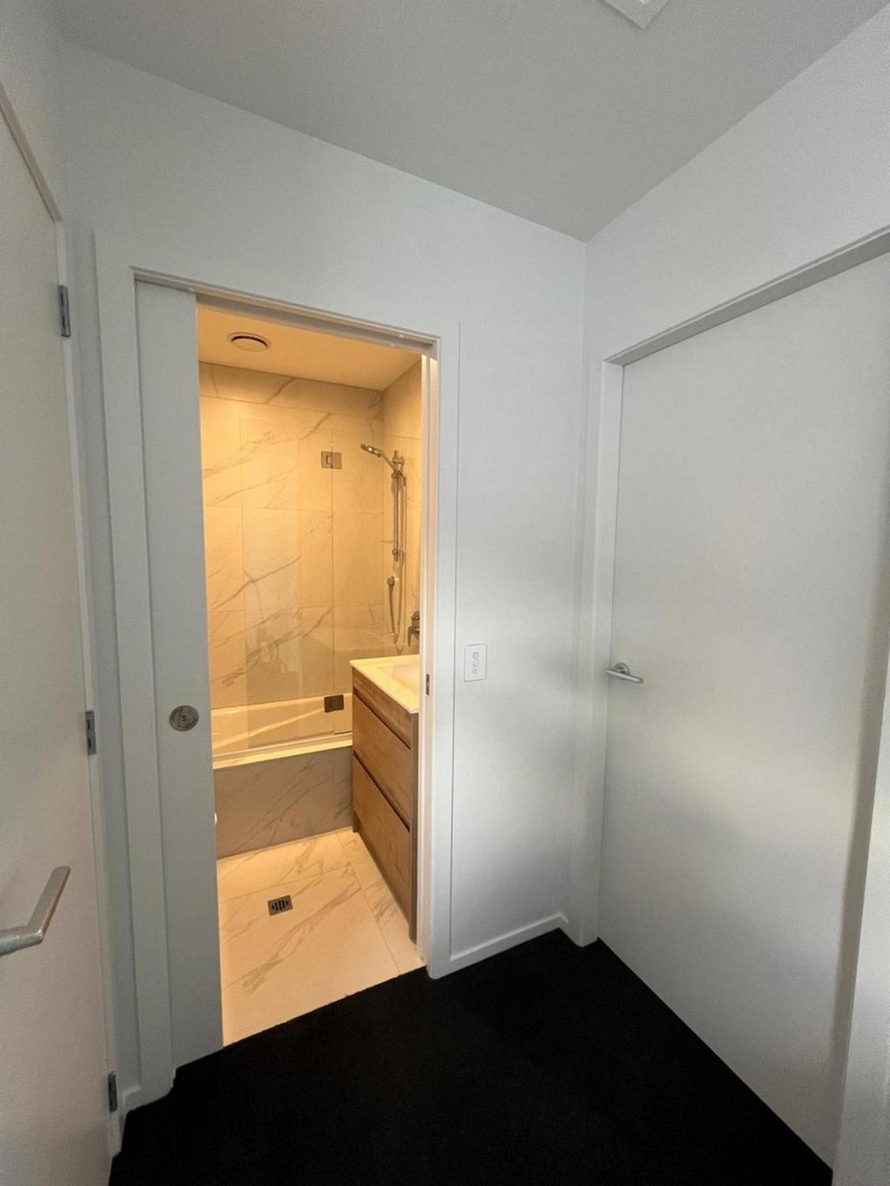 Central Modern 3-Bedroom,3- Bathroom House With Patio And Carpark- Lower Hutt City Centre 외부 사진