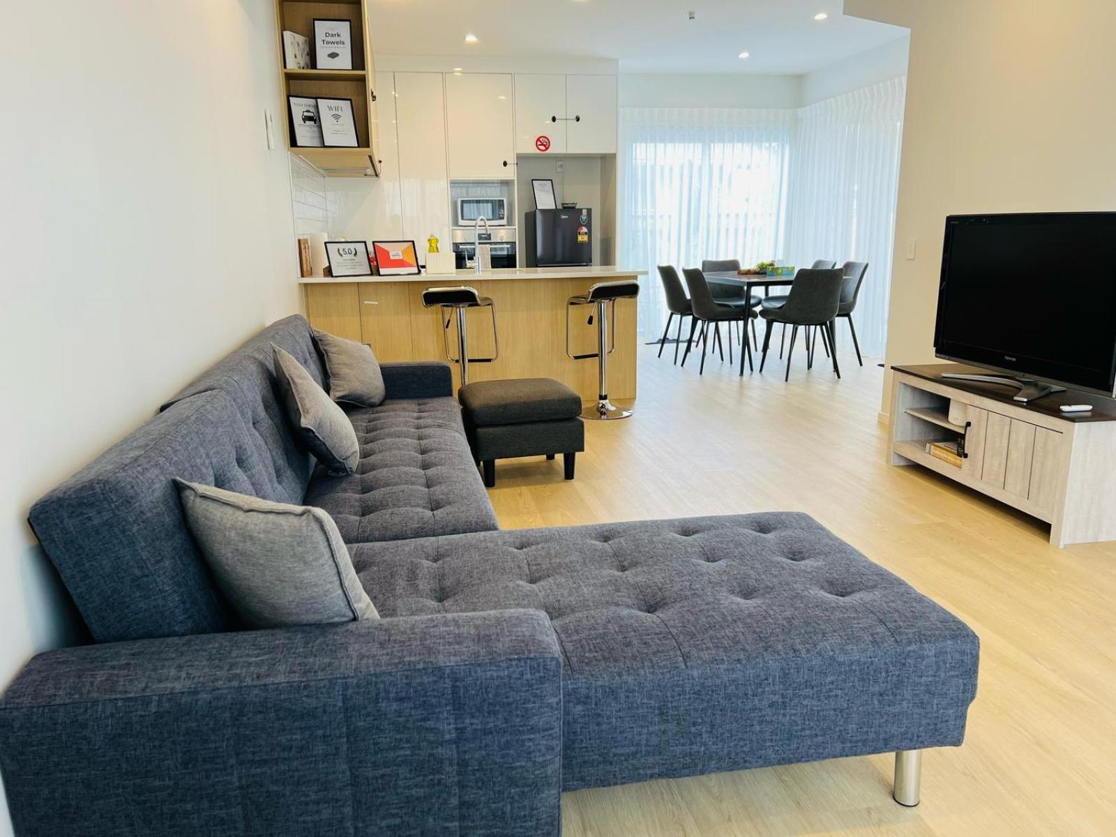 Central Modern 3-Bedroom,3- Bathroom House With Patio And Carpark- Lower Hutt City Centre 외부 사진